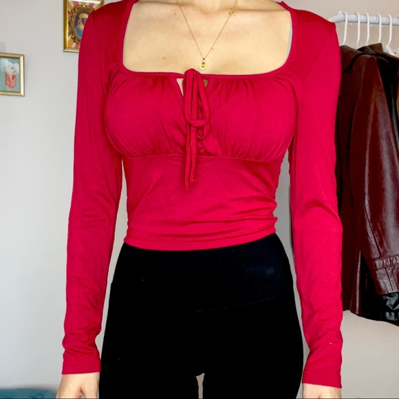 ‼️SOLD‼️SHEIN Ruched Red Top - Picture 2 of 9